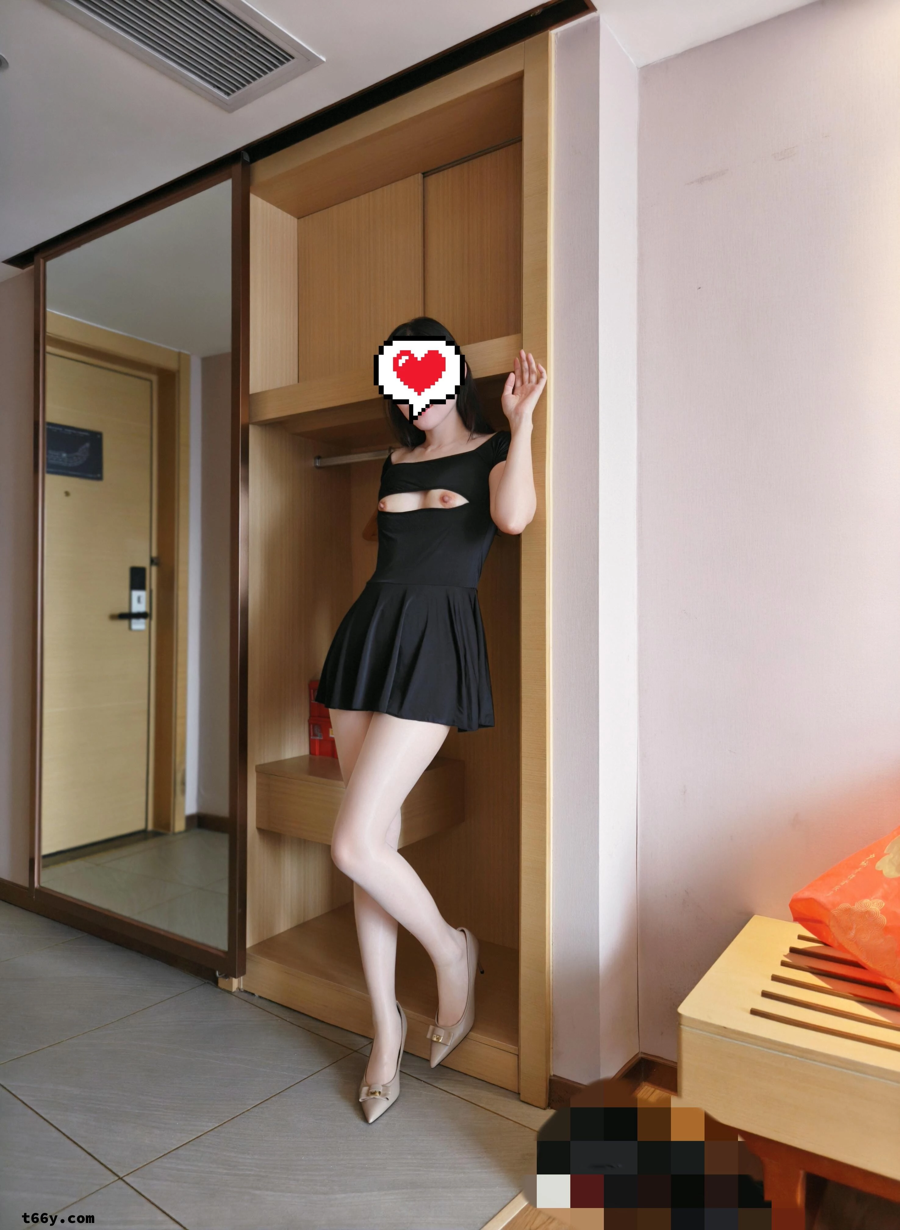 [原创]油亮丝红底高跟反差人妻，长腿肥臀榨汁姬，是否能激起你的原始欲望？[18P]
