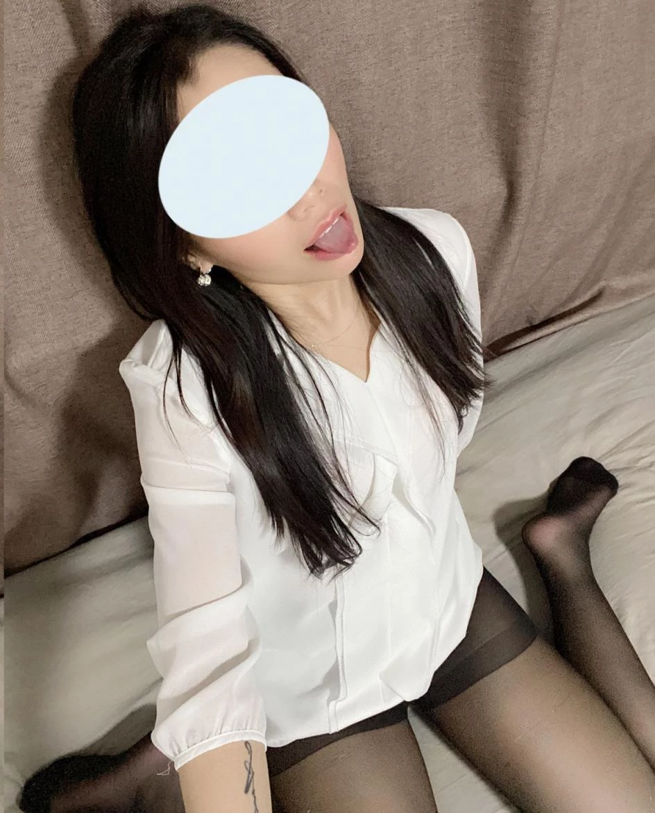 不漏点，黑丝与姿势诱惑，就是高级 [10P]