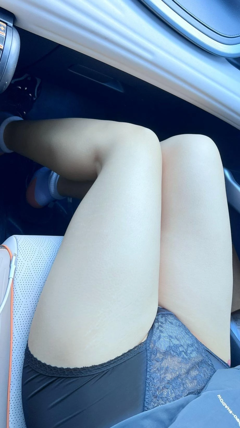 不爱穿内裤的熟女同事[19P]