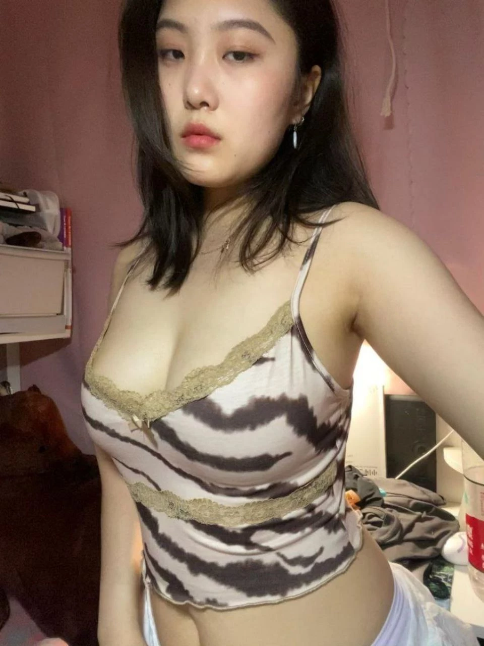 丰乳肥臀炮架子，插的表情好爽[18P]