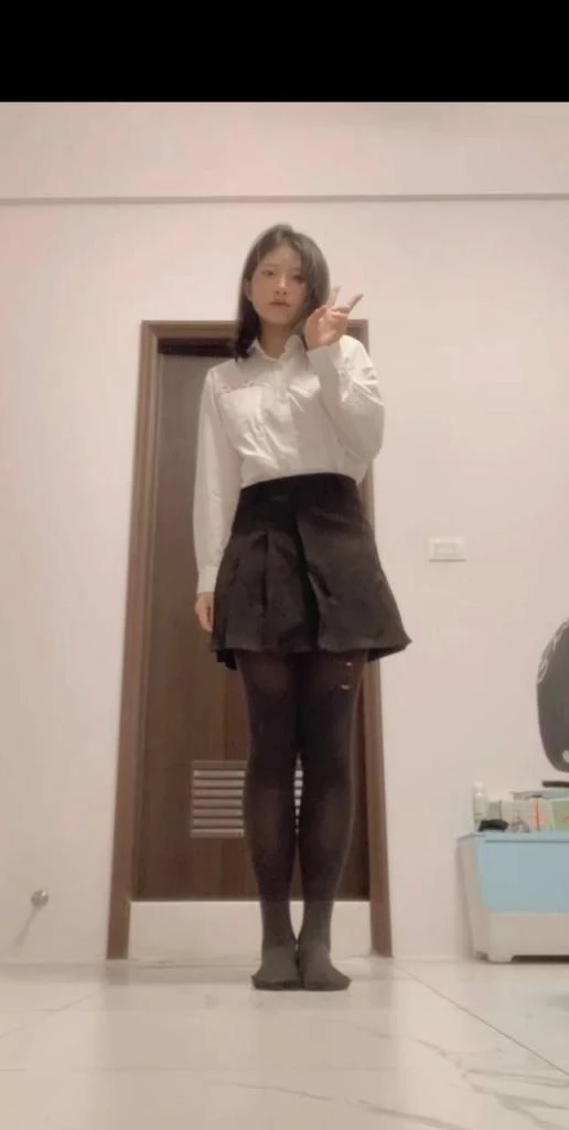 年轻妹子的小奶子也挺舒服的[29P]