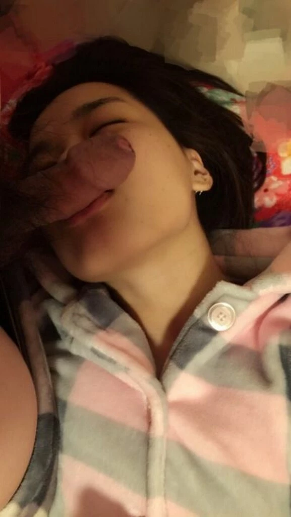 酒后迷迷糊糊的表妹把我当成是她的男友[10P]