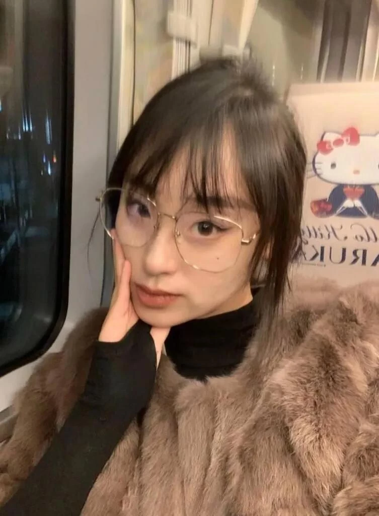 （露脸）卿本佳人,奈何老公是绿奴，经常找别的男人来草她让老公拍照拍视频来满足老公的绿帽癖[24P]