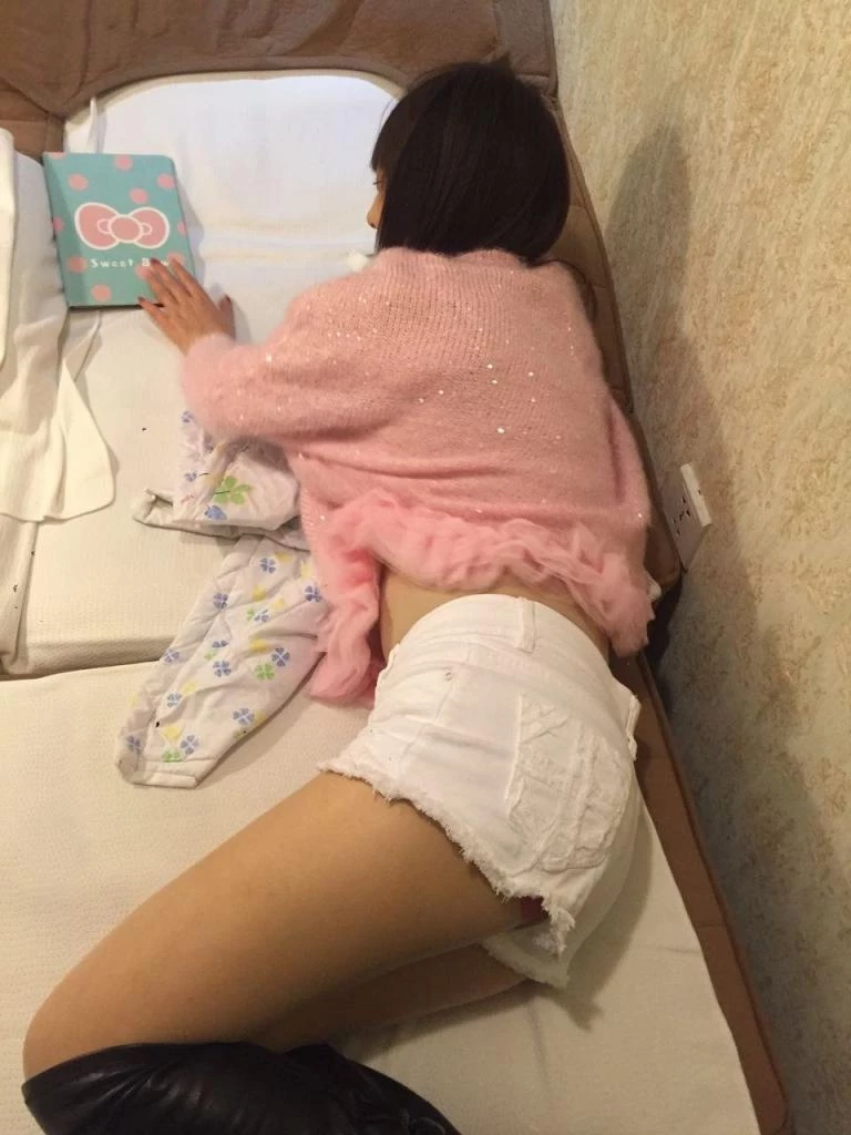 周末约上小情人玩内射[13P]