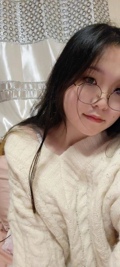 眼镜骚婊子 [10P]