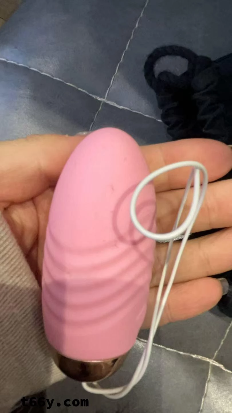 [虎哥代发]分享母狗自己玩玩具[14P]