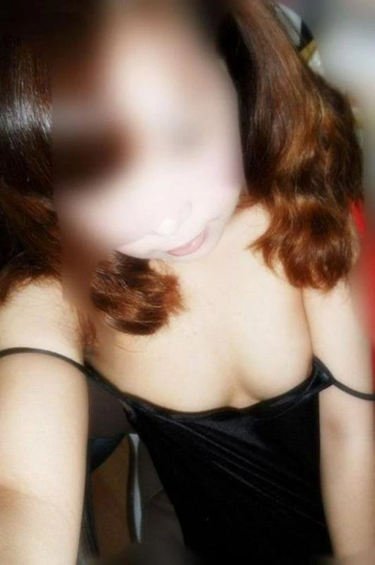 微肉的妹子又白又大的奶子[11P]