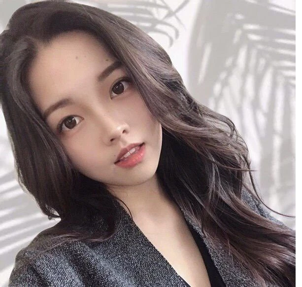 靓丽的女留学生20P[20P]
