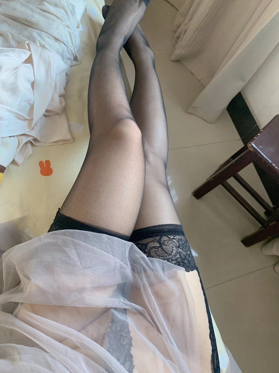 小母狗的黑丝自拍第二期，朦胧美才是更好的？[13P]