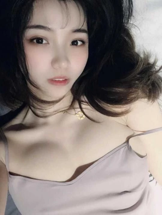 少妇露出美乳自拍～看到老二变硬了[17P]