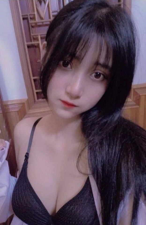 白白嫩嫩的乖乖女妹子 [10P]