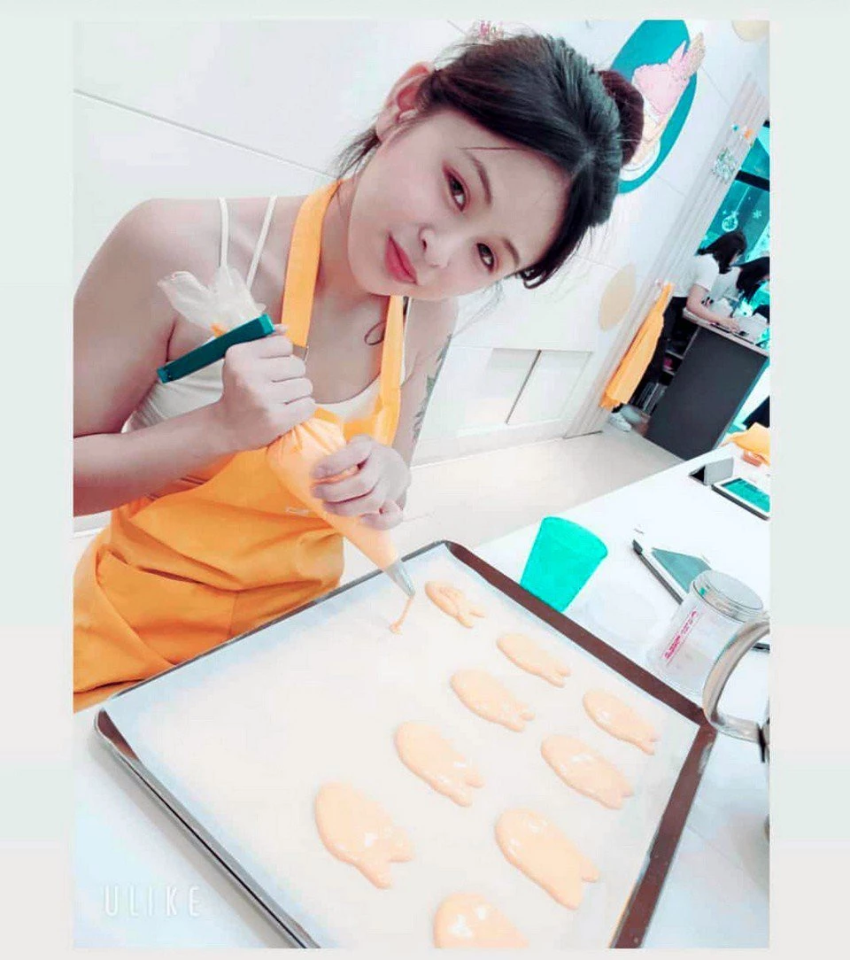约炮一个年轻的纹身妹子[17P]