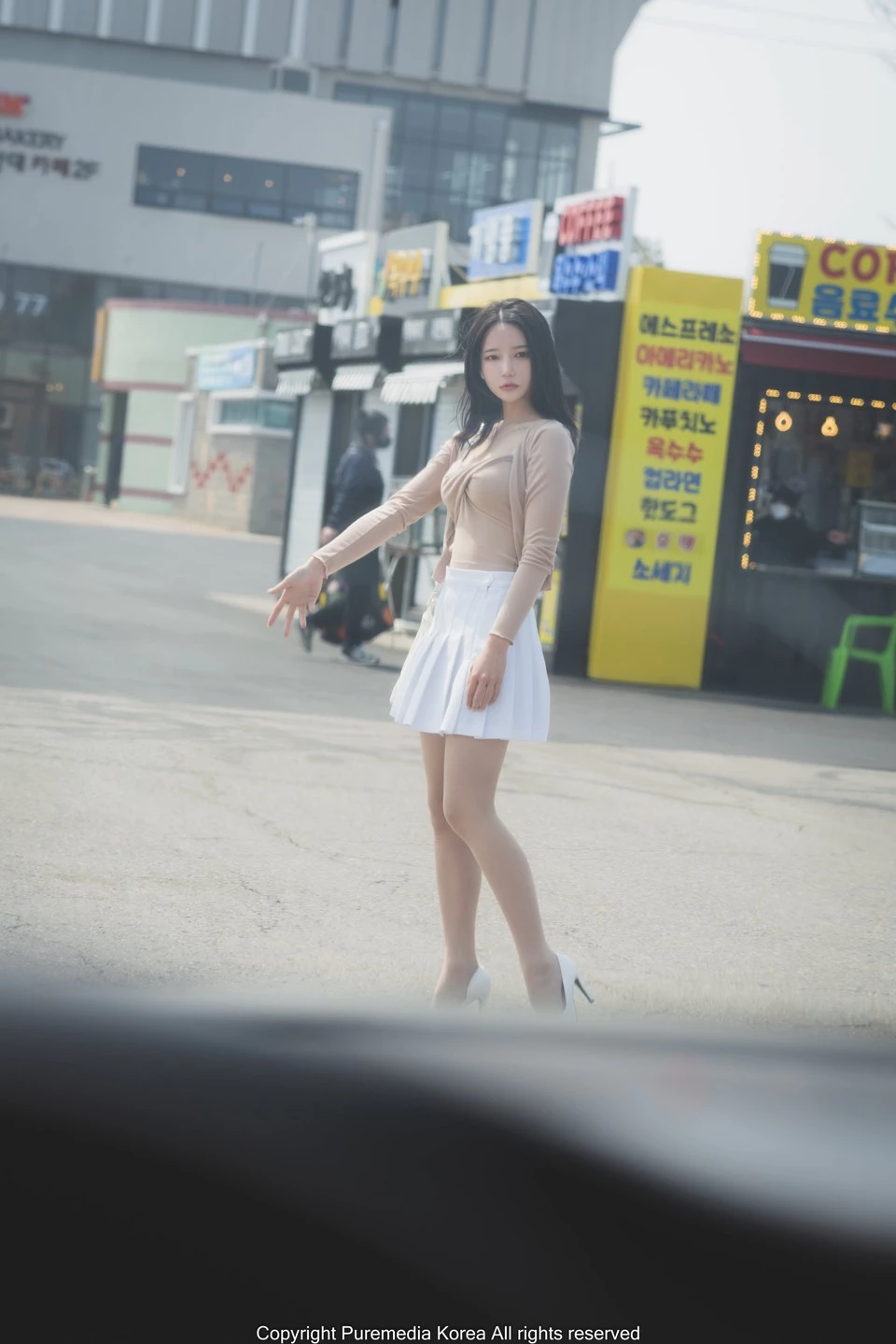 女模遭拐骗强行被拉至小树林--有奶无屄[20P]
