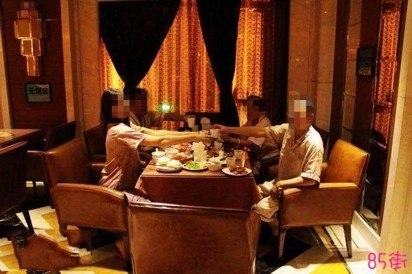 玩夫妇交换游戏[28P]