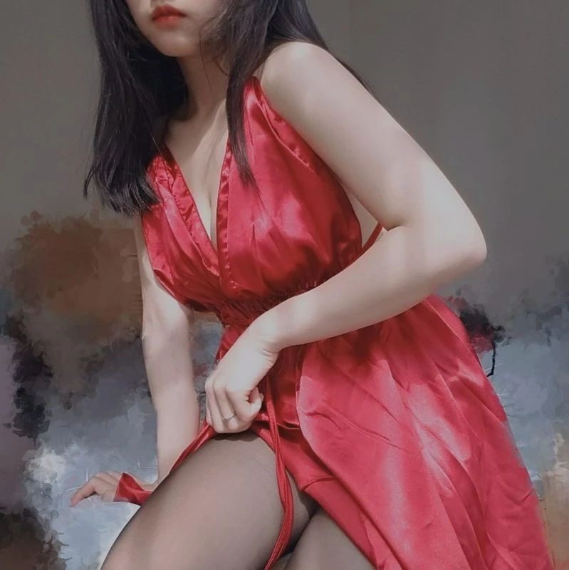 黑丝配红裙，哥哥们喜欢吗[20P]