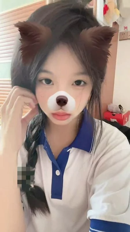 反差骚婊女发育的真好[10P]
