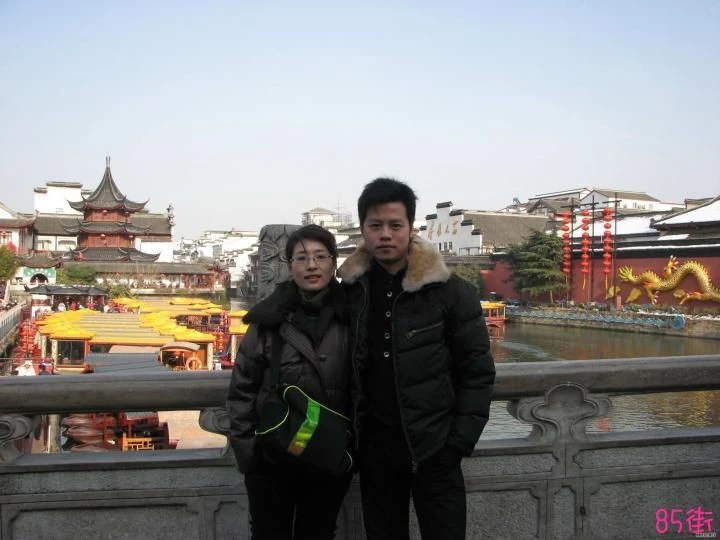 中山陵一对年轻夫妻旅游自拍流出，女的还挺有气质[33P]