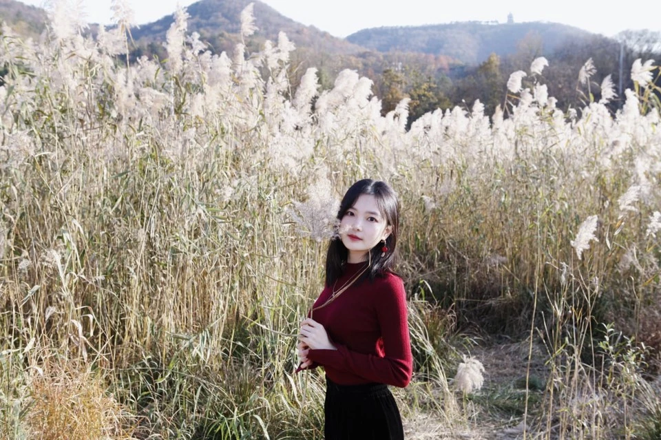 娇媚的眼镜少妇 [10P]