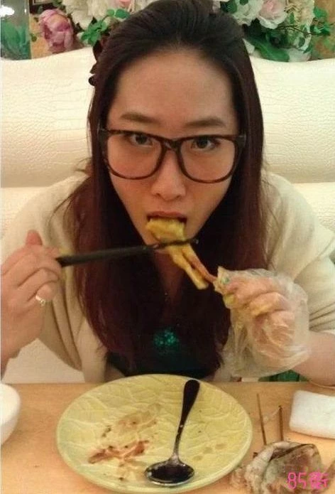 和女友分手后用淫照来报复[12P]