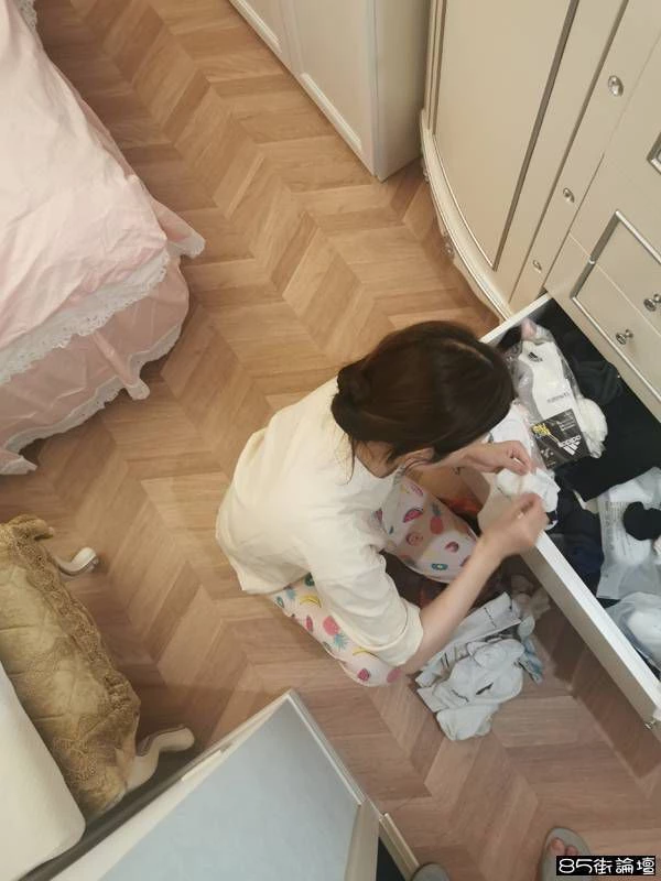 口交舔脚舔屁眼咁样系做鸡应有的态度[27P]