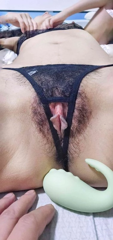 最新!第二次分享长腿骚女友情趣露乳开裆！[14P]