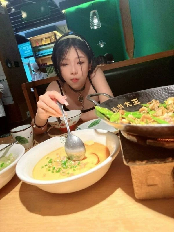 极品反差婊白虎比被包皮屌变态金主调教户外露[14P]