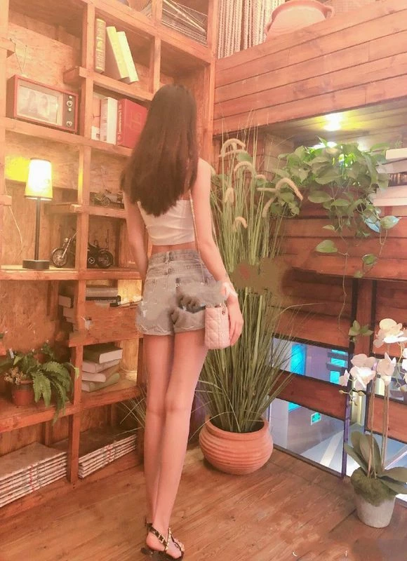 想不想舔少女的小穴呢[24P]