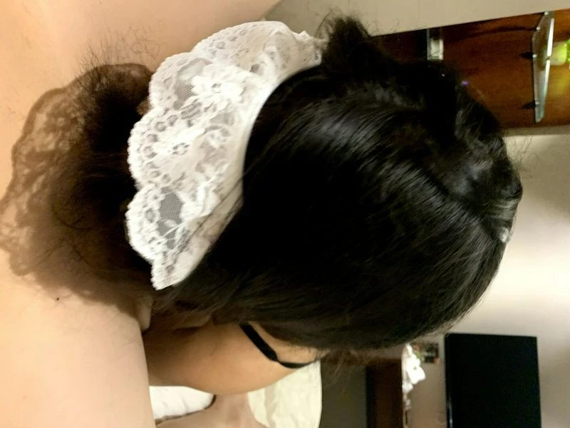 调在校大学生可爱小女仆，性感渔网袜长腿让我欲罢不能[15P]