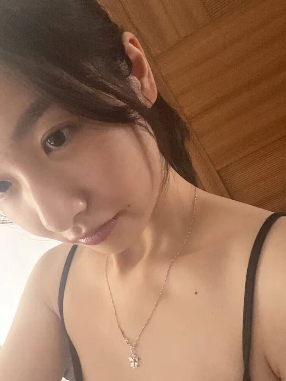 刚刚上大二的美女 [10P]