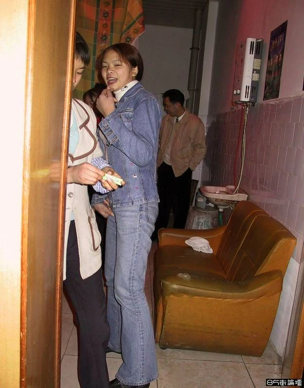 惜日的一夜情＞4三无女春心淫荡漾[20P]