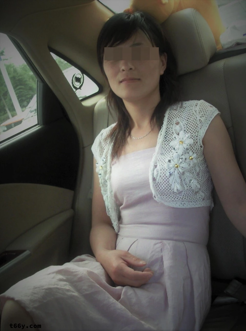 良家少妇喜欢车震，老公兄弟大力无套抽插人妻啪啪叫刺激[8P+1V][8P]
