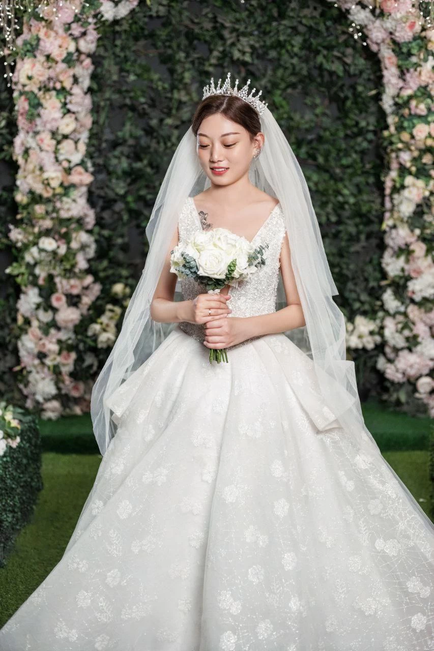 纹身的新婚婆娘就是非常的骚 [15P]