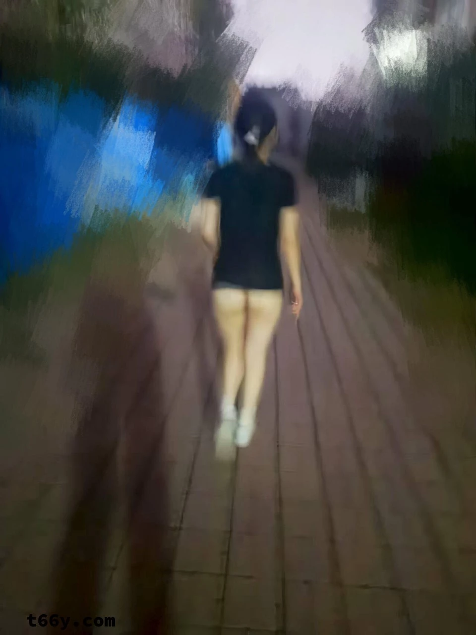 骚妻在小区里露出 玩爽了主动坐在上面动[17P]