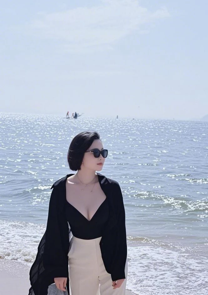 搞金融贷款的小骚货海边旅游照［11P］[11P]