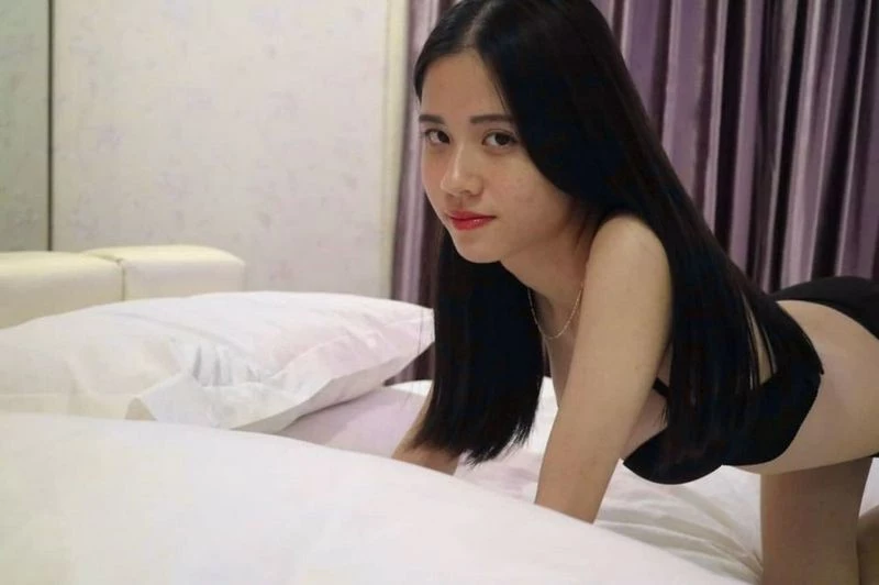 大三艺术生兼职模特喜欢偷吃还无套中出[21P]