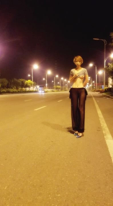 户外露出的小哈呢11P[11P]