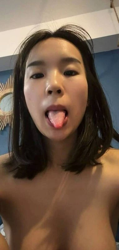 淫荡女大学生自慰[11P]