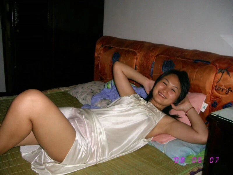 又是享受女同事的一天，她说我的棒棒比她男朋友好吃多了[13P]
