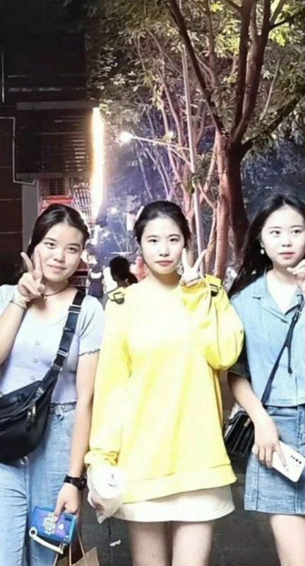 女同学自我安慰拍裸照[24P]