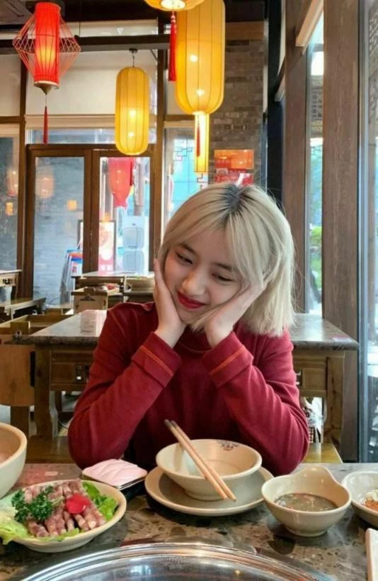 酒店里的美女看着很有感觉 [10P]