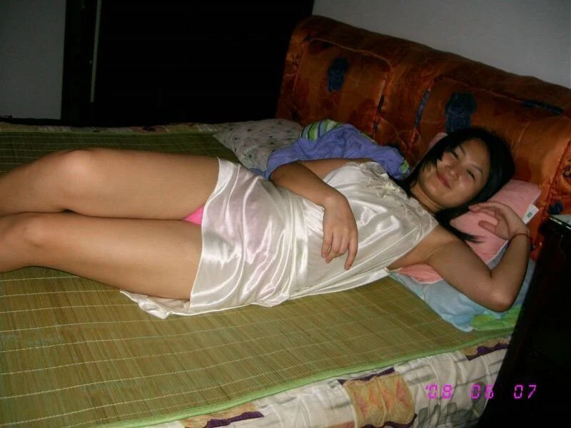 又是享受女同事的一天，她说我的棒棒比她男朋友好吃多了[13P]