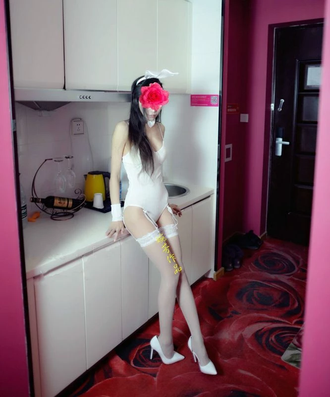一个美好的夜晚～浪荡成性浓浓女人味～如果你想喝水，那你可以掰开我的腿[32P]