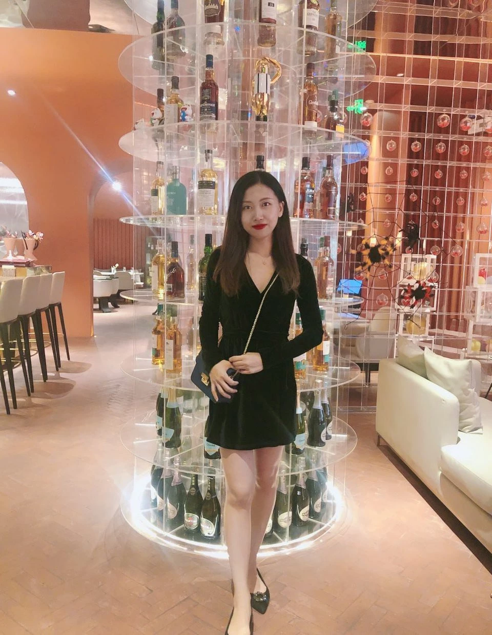 反差少妇10P[10P]