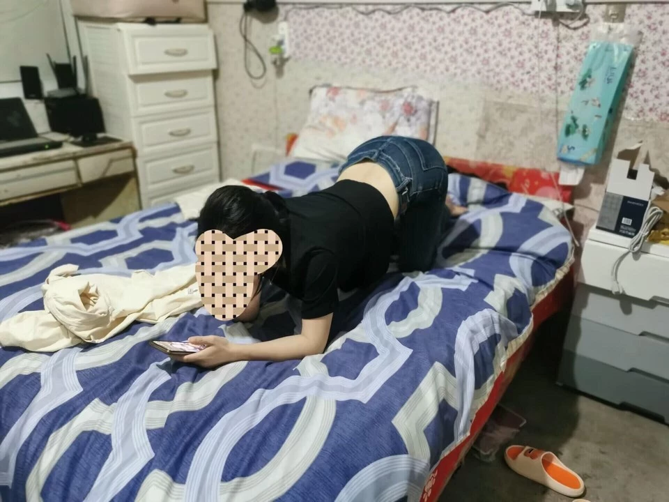 老哥分享结构完美的骚妻[33P]