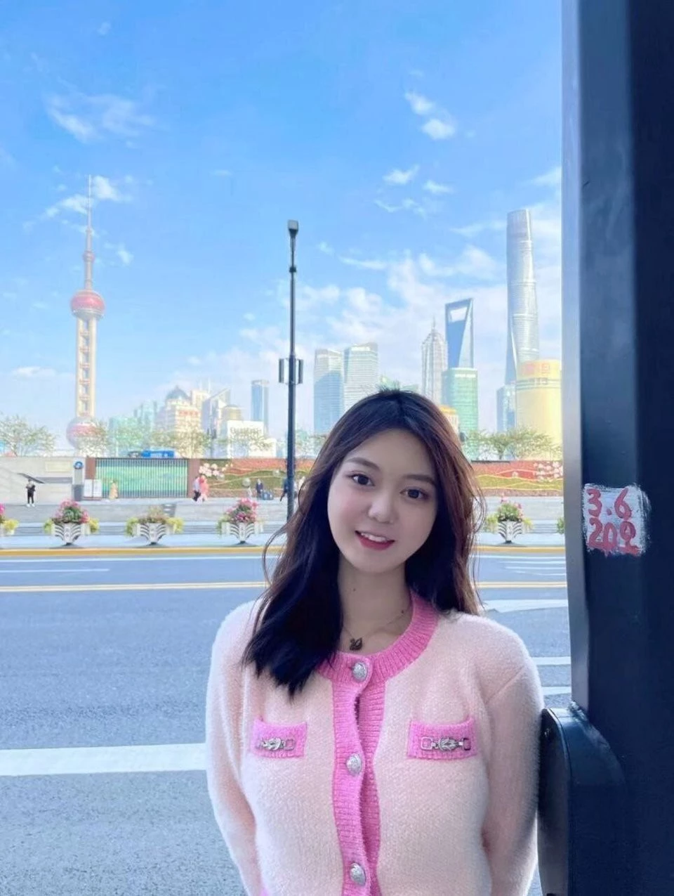 [吃瓜] 面圆圆的美女刚离开校园就被探花拿下 [21P]