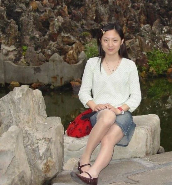 小家碧玉的良家，调教到野外露脸脱衣[21P]
