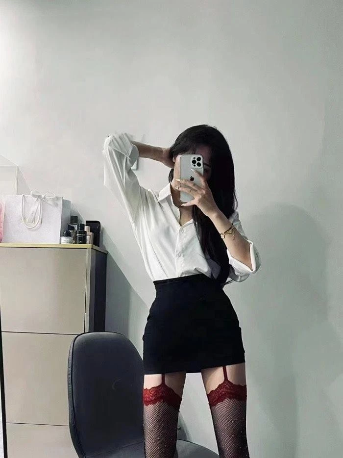 妹子大学时候就天天被艹，爱好吞精[16P]