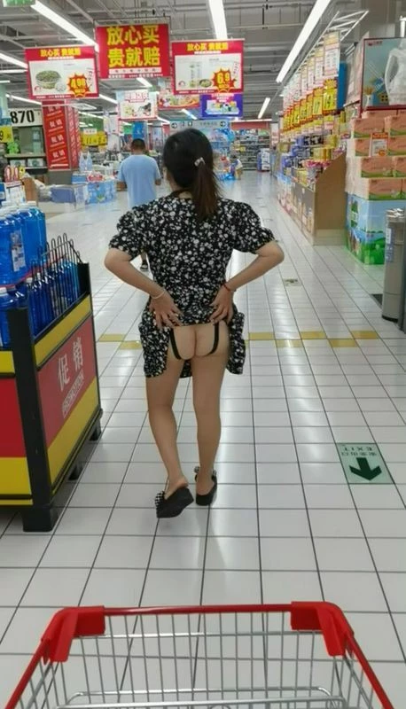 大润发超市户外小坦克突突突[12P]