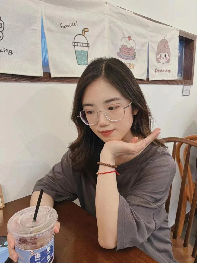 诱人的少妇带着眼镜有感觉 [10P]