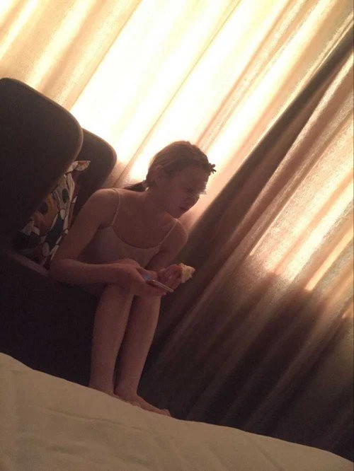 23岁的姑娘滑滑嫩嫩的20P[20P]